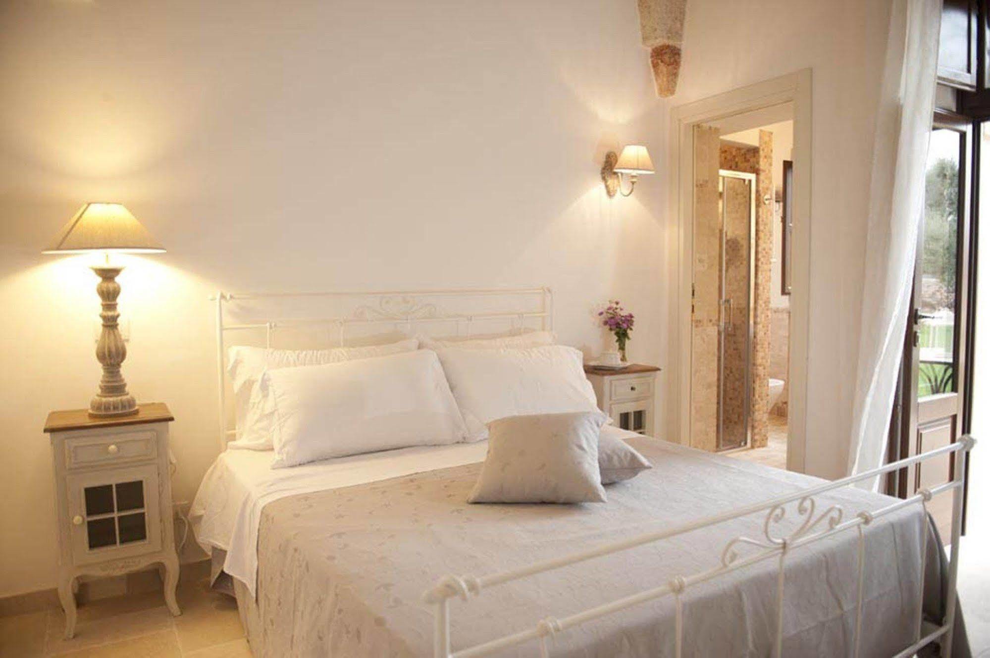 Donna Lucrezia Guest House Pezze Di Greco Ngoại thất bức ảnh