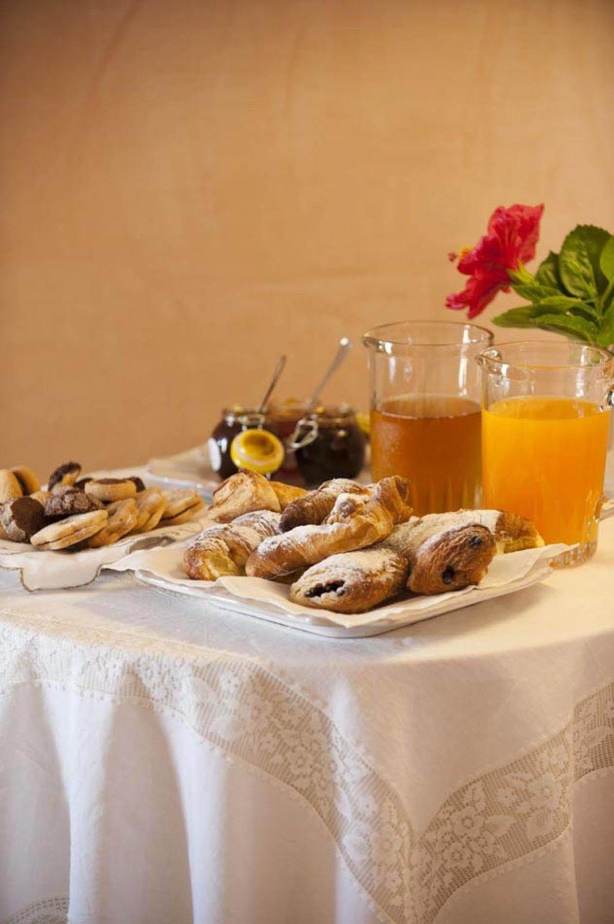 Donna Lucrezia Guest House Pezze Di Greco Ngoại thất bức ảnh